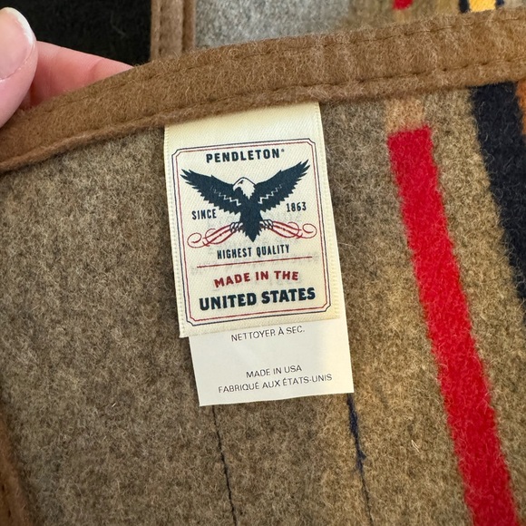 NWT Pendleton Painted Hills Blanket (retired) - Picture 6 of 6